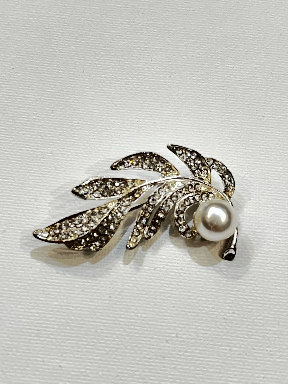 Vintage Rhinestone Leaf Pearl Brooch - Silver Tone